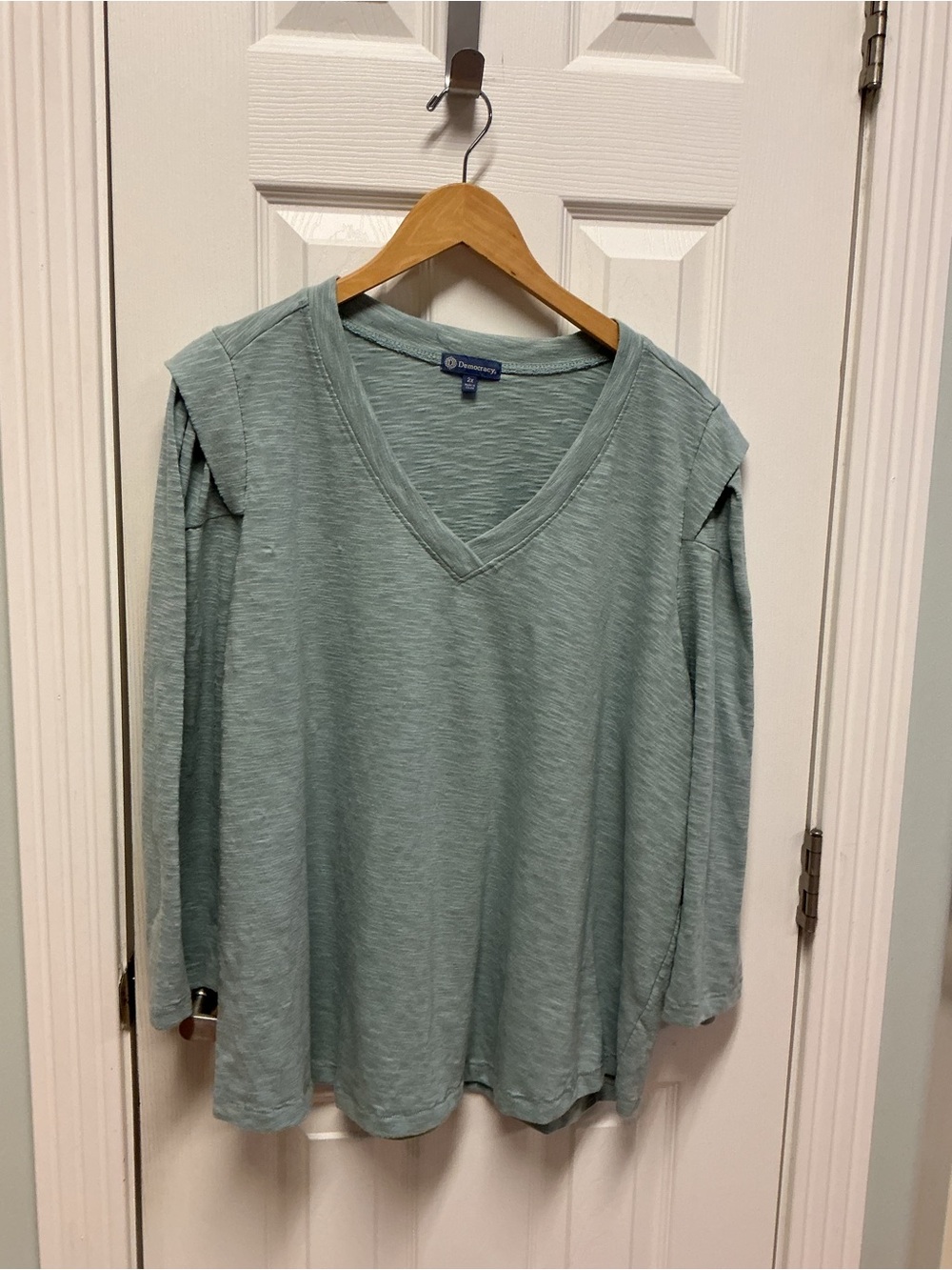 Democracy Women 2X Plus seafoam green Solid Knit V-Neck 3/4 Sleeve top